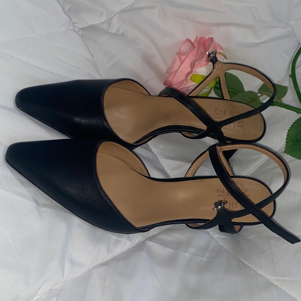Naturalizer Black Strappy Slide Sandals with Tan Insole